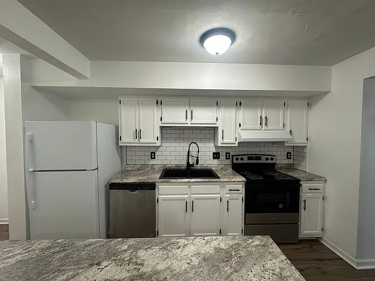 414 Myrtlewood Cir — Photo 6