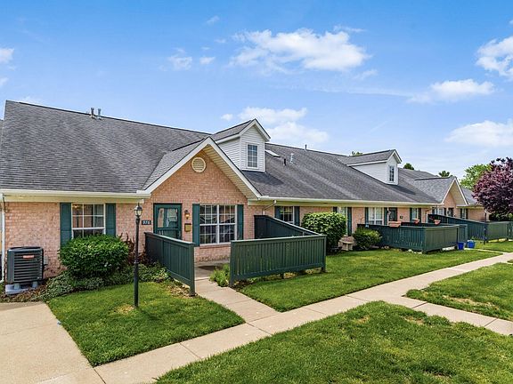 2nd image of 976 Kingsbury Ct