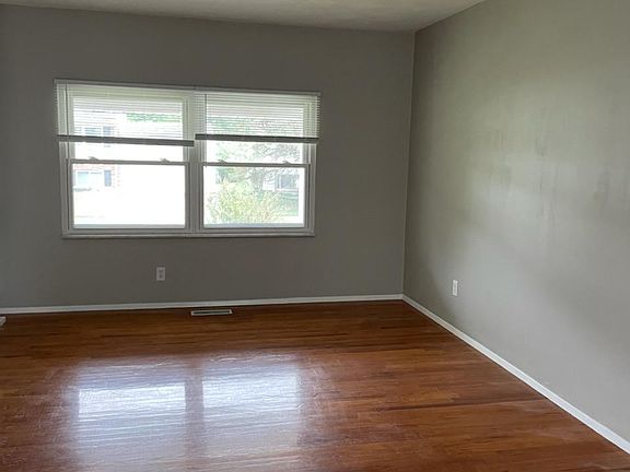 4th image of 130 Brower Dr