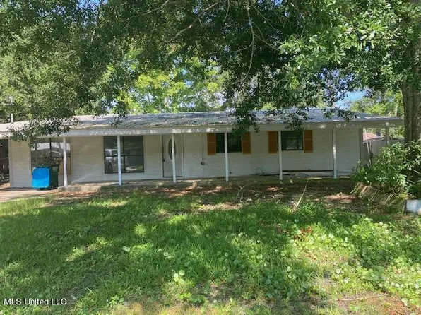 2714 Fernwood St, Pascagoula, MS 39567