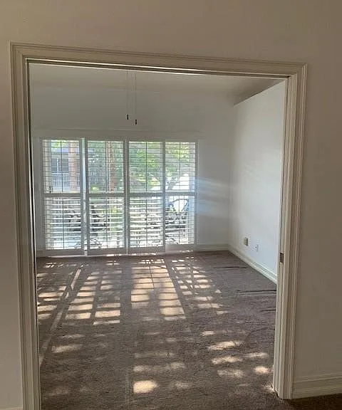 300 Diamond Cir #302 — Photo 5
