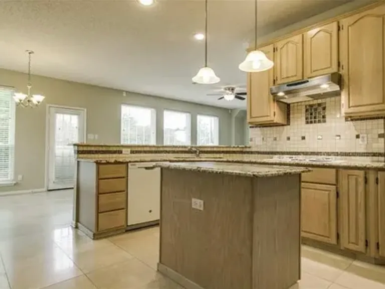 1931 Paloma Way — Photo 9