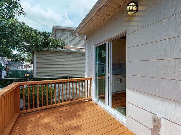 4th image of 172 Burbank Ave