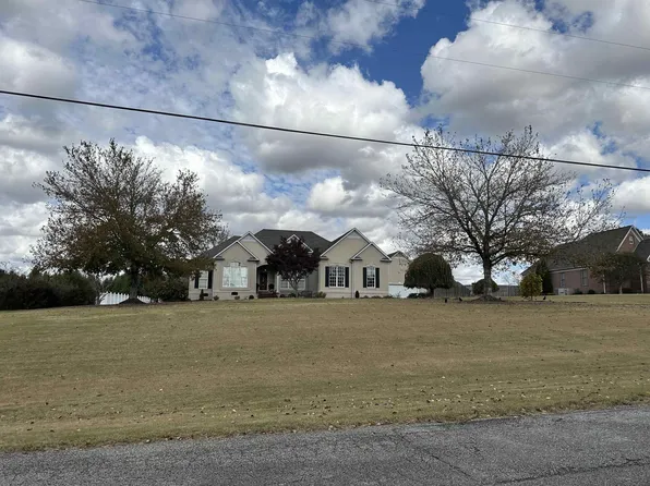 110 Bellemeade Dr, Lexington, TN 38351