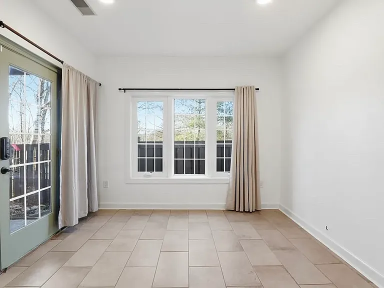 4550 Fair Valley Dr — Photo 28