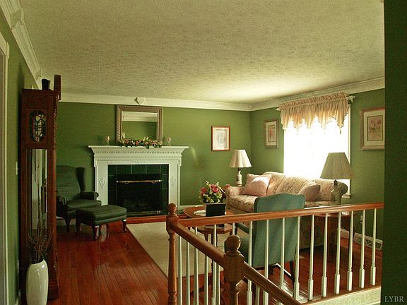 4th image of 19 Brookwood Dr