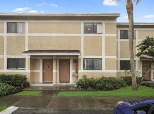 9482 Palm Cir S, Hollywood, FL 33025