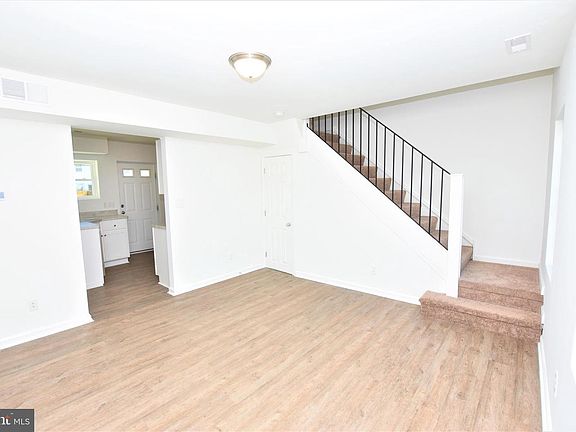 3rd image of 36 4th Ave