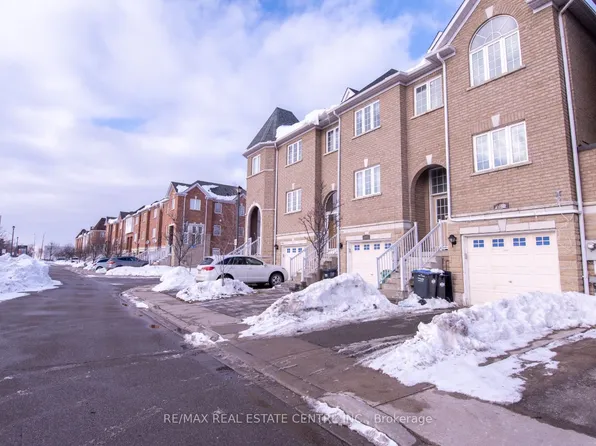 5685 Retreat St, Mississauga, ON L5R 0B4