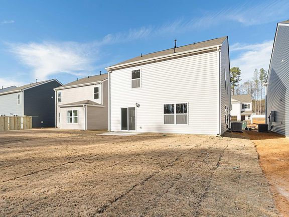 4th image of 530 Evaleigh St