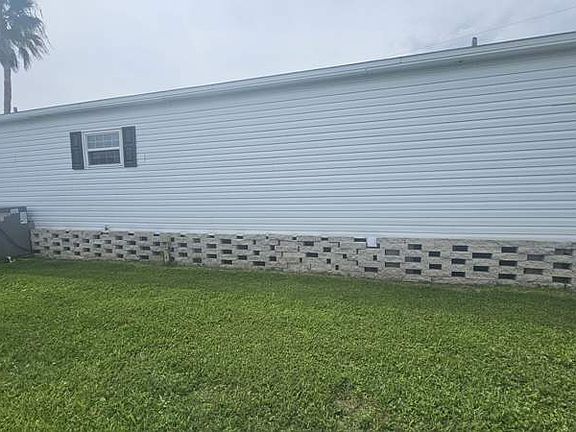 3rd image of 401 Harmony Ln