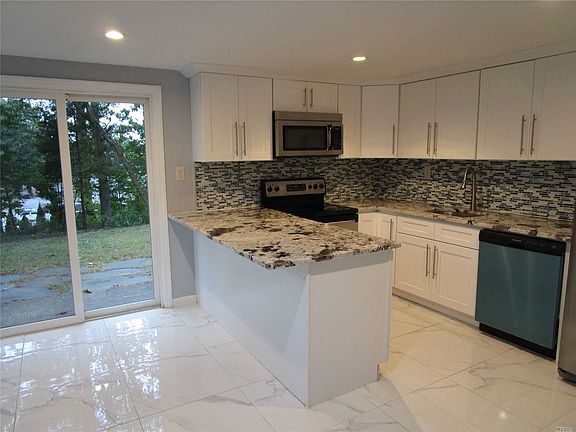 3rd image of 12 Lehigh Ln