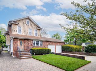 44 Rolling St, Lynbrook, NY 11563