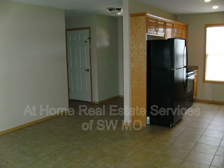 1132 N Westwood Ave — Photo 9