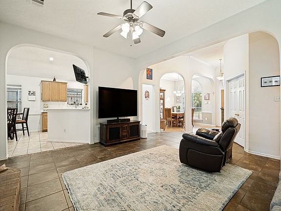 3rd image of 10313 Evergreen Dr