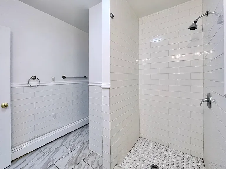 389 Monmouth St #3 — Photo 24