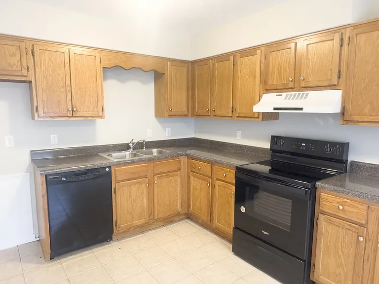 436 Henry St — Photo 3