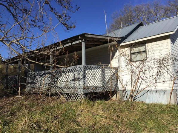 225 Giles Ln, Harrogate, TN 37752