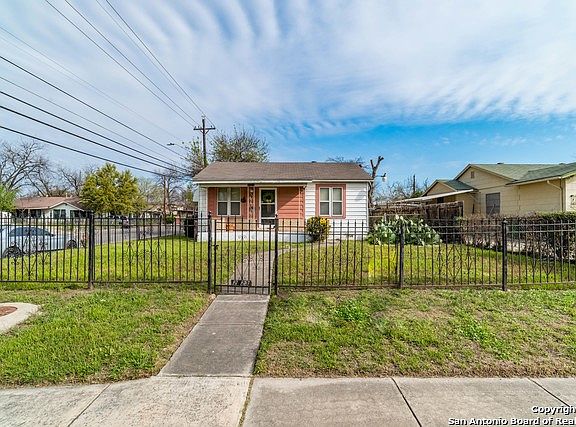 3rd image of 2423 Perez St