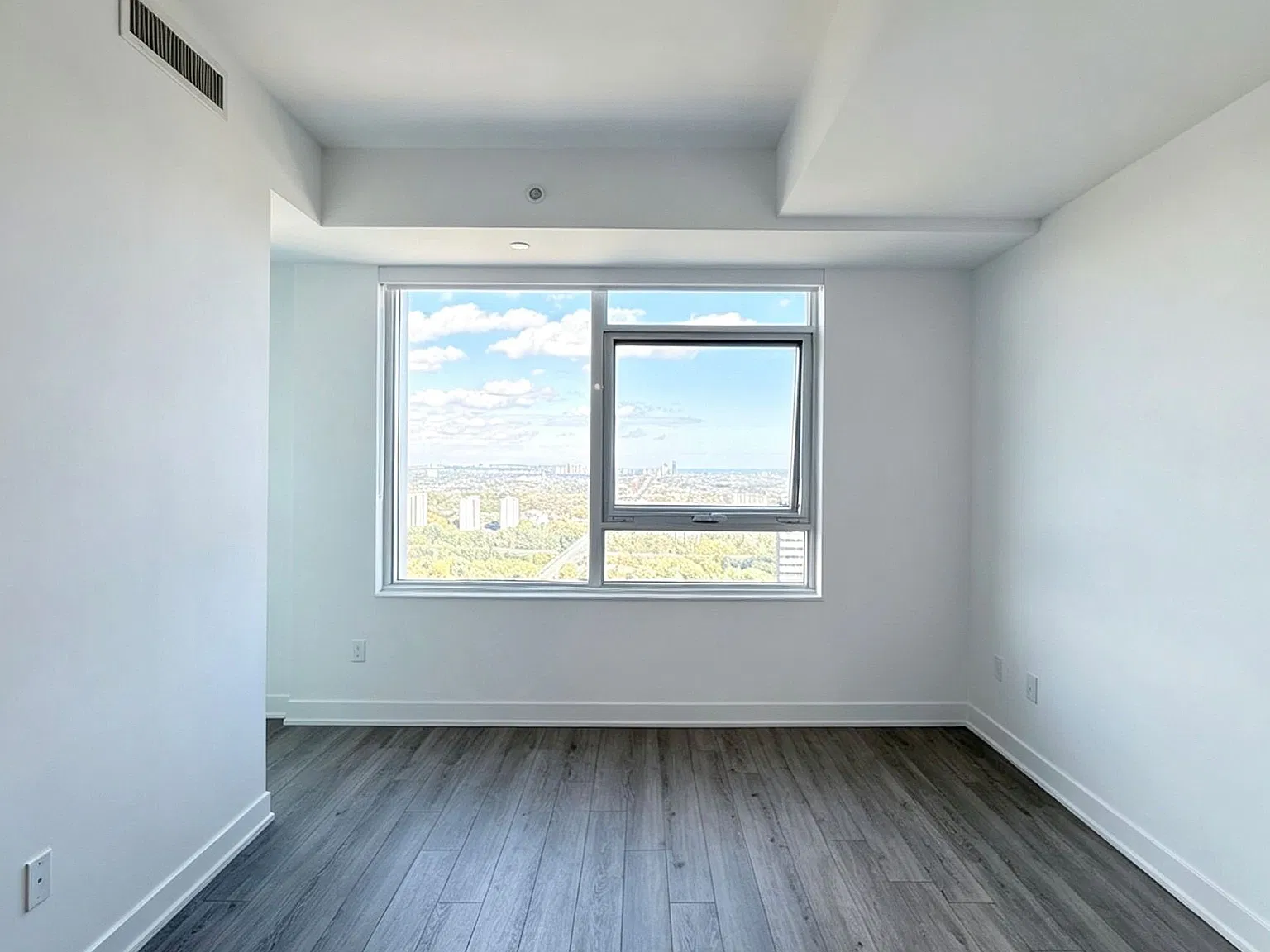 Burke Condos — Photo 4