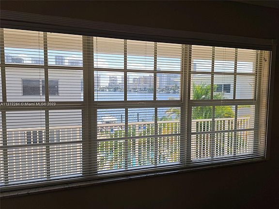 4th image of 462 Golden Isles Dr APT 305