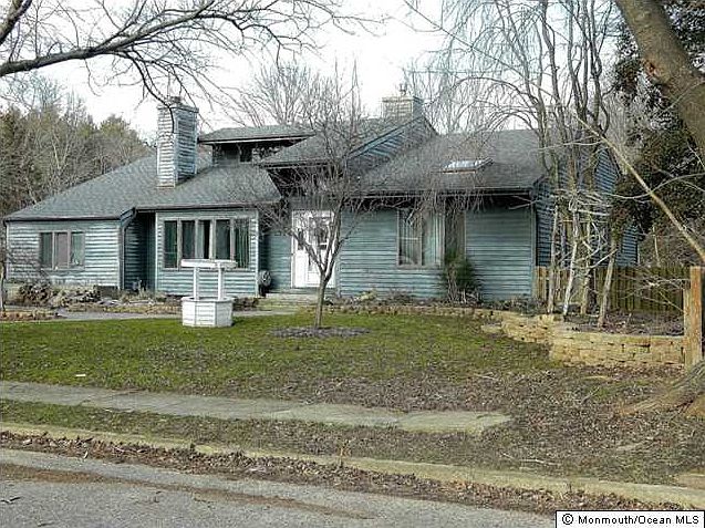 1st image of 890 Landers St