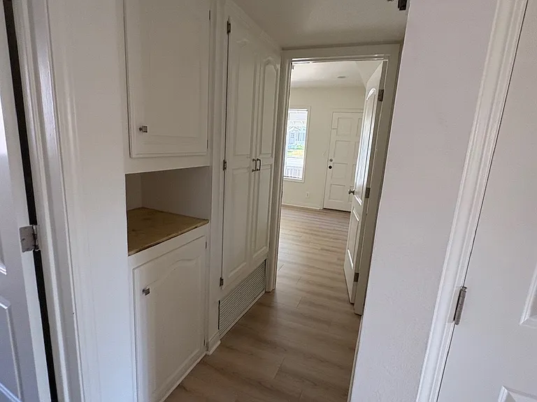 2800 W Victory Blvd — Photo 5