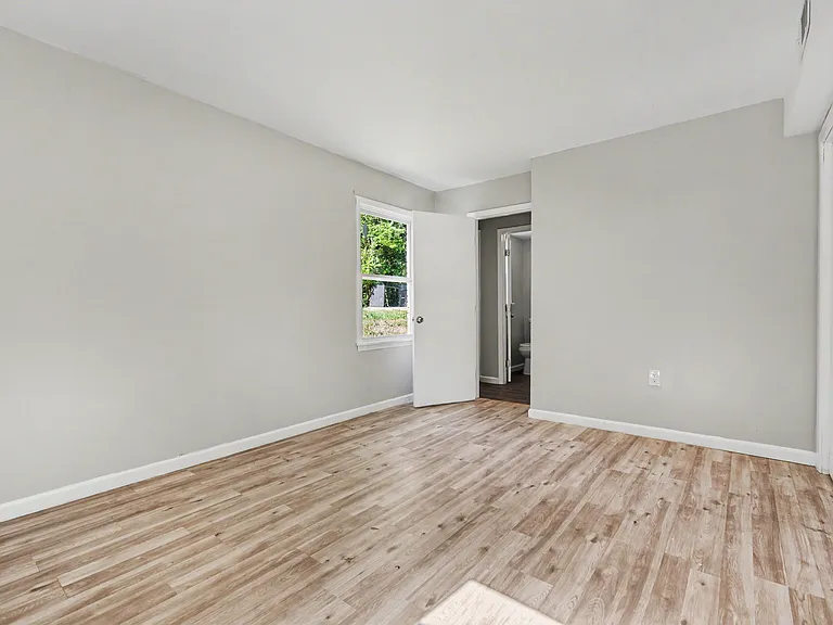 5439 Kerry Ln — Photo 11