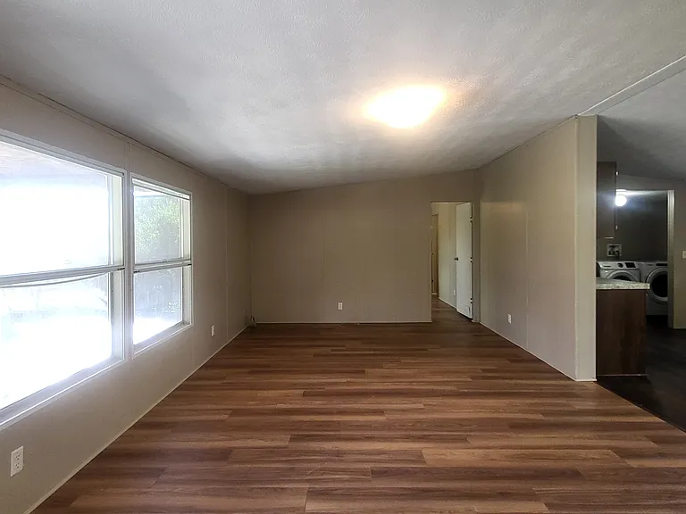 21516 Cherry Hollow Dr — Photo 10
