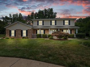 16204 Windfall Ridge Dr, Chesterfield, MO 63005