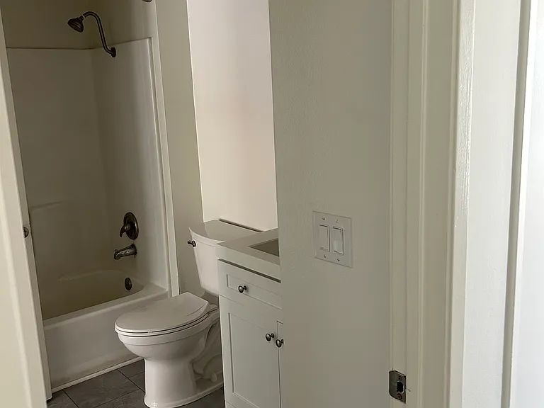 628 Riverside St #B — Photo 7