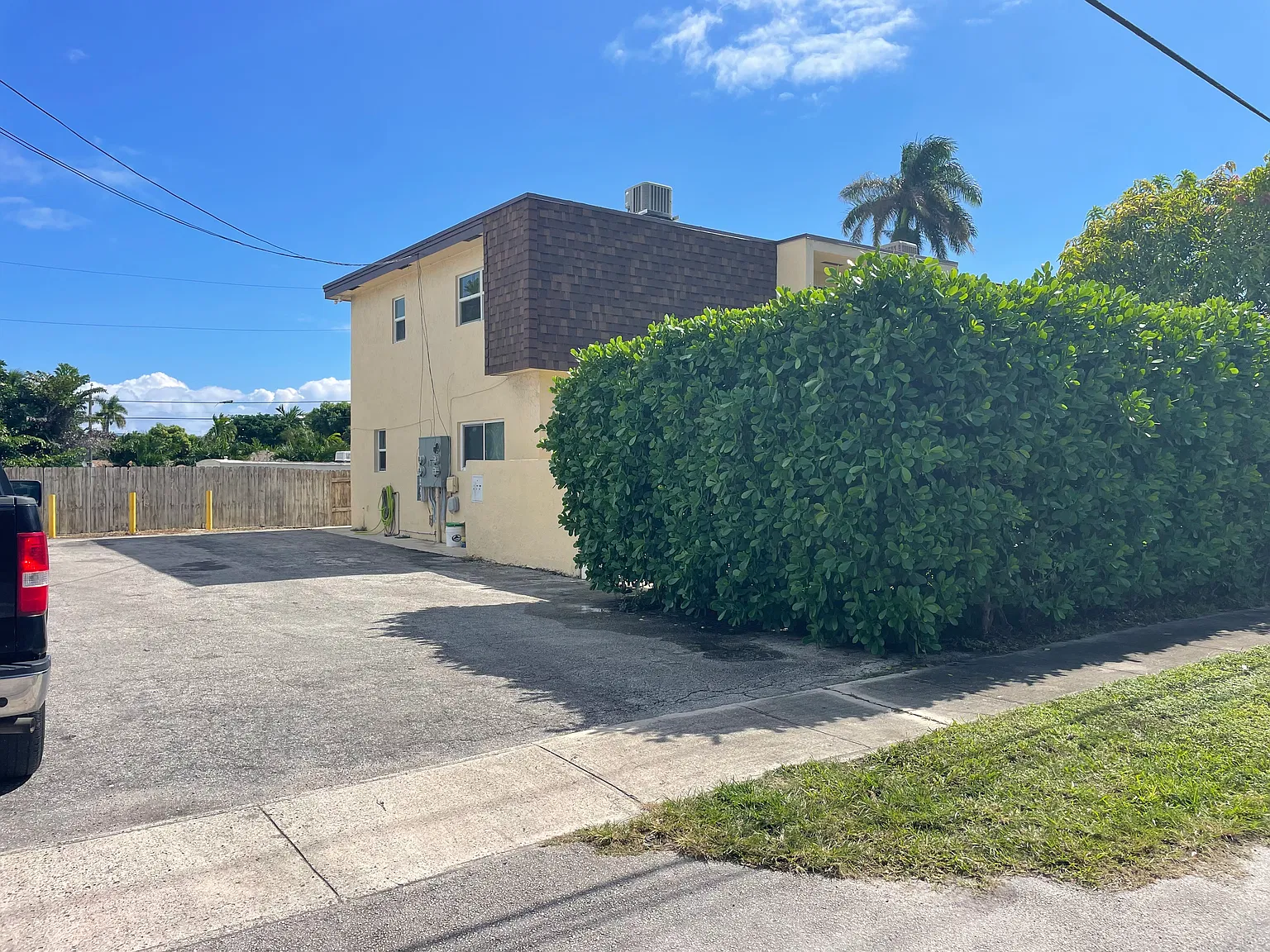 2 bed, 1.5 bath, 950 sqft, $2,500 — Photo 2