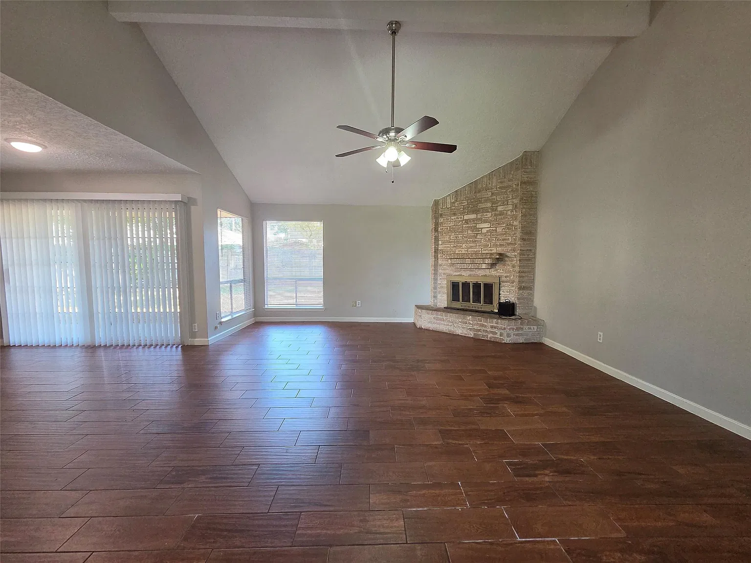 3 bed, 2.0 bath, 1452 sqft, $1,850 — Photo 3
