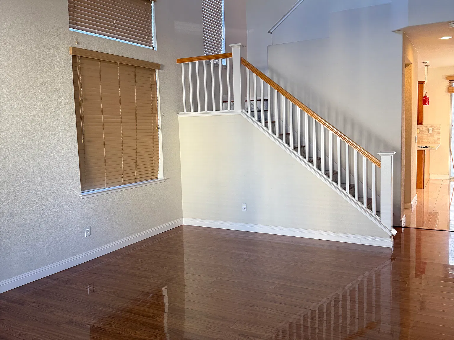 512 Breakwater Dr — Photo 3