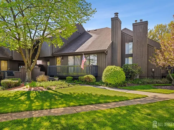 106 Westgate Dr, Edison, NJ 08820