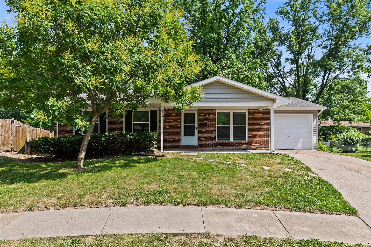 1906 Hungerford Dr photo 1