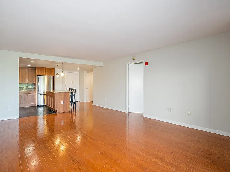 700 Grove St #4S — Photo 3