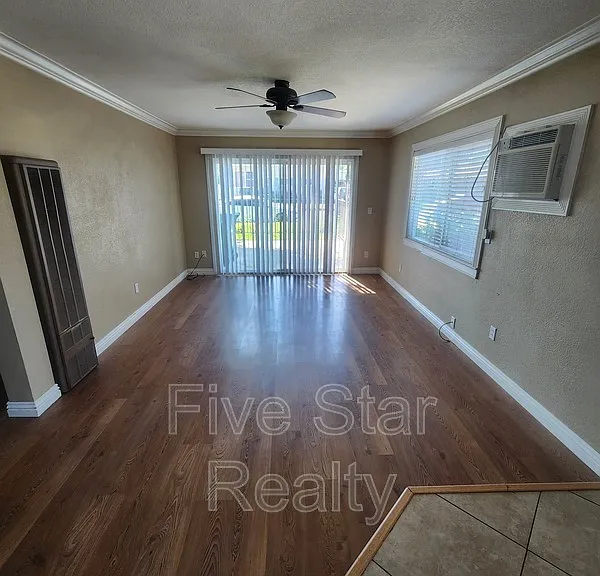 1142 Indiana St — Photo 9
