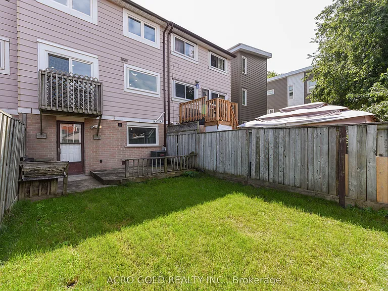 19 Hoskins Sq — Photo 44