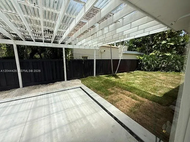 1047 NE 84th St — Photo 31