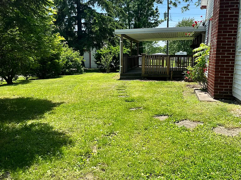 1015 W Elm St — Photo 3