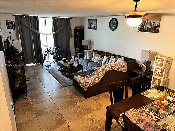3rd image of 1830 N Lauderdale Ave APT 4202