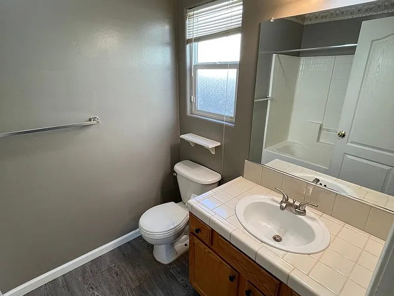 1737 W Median Ave — Photo 11