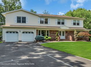 5 Hopi Ct, Manalapan, NJ 07726