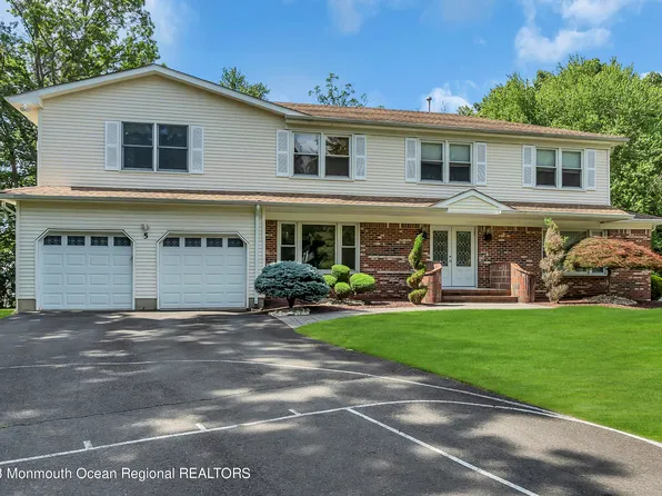5 Hopi Court, Manalapan, NJ 07726