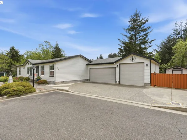 2145 Lynne Dr, North Bend, OR 97459