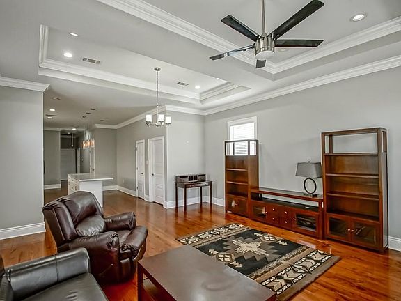 5th image of 4713 New Orleans St