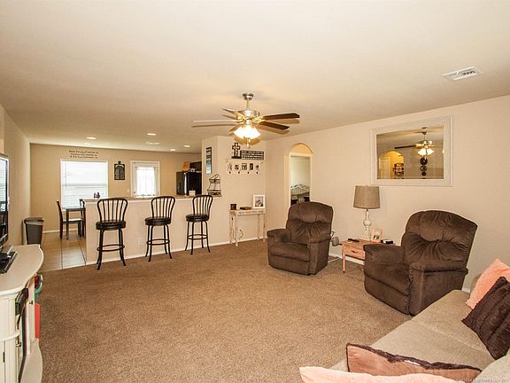 5th image of 471 E 147th Cres S