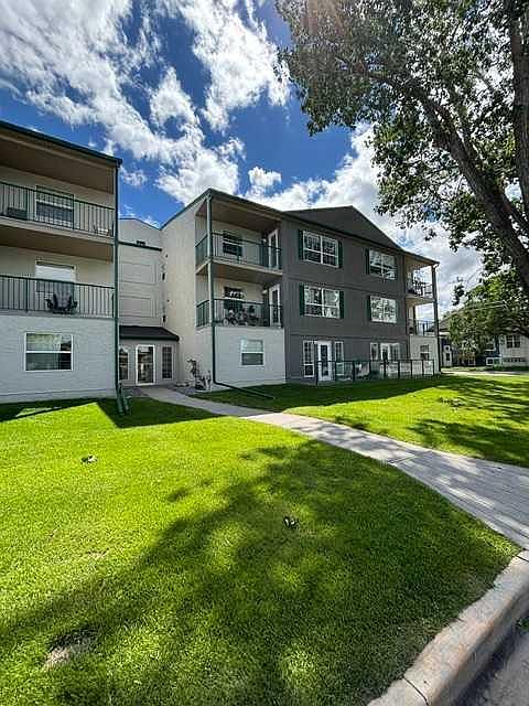 1st image of 105 N 7th Ave SE #302