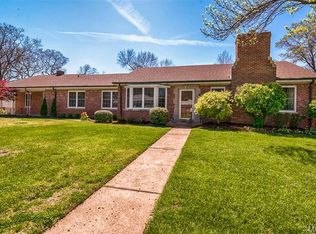 9046 Monmouth Dr, Saint Louis, MO